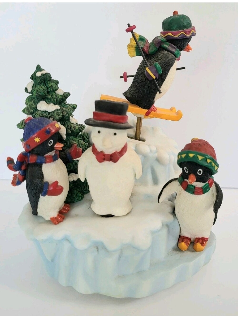 VINTAGE LEFTON PENGUIN MUSICAL ANIMATED PORCELAIN FIGURINE PLAYS "JINGLE BELLS"